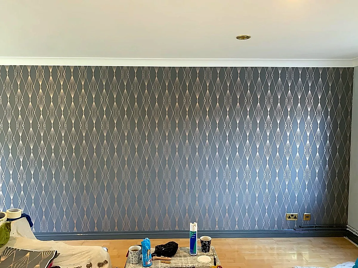 Newport Pagnell — Diamond pattern feature wall in living room